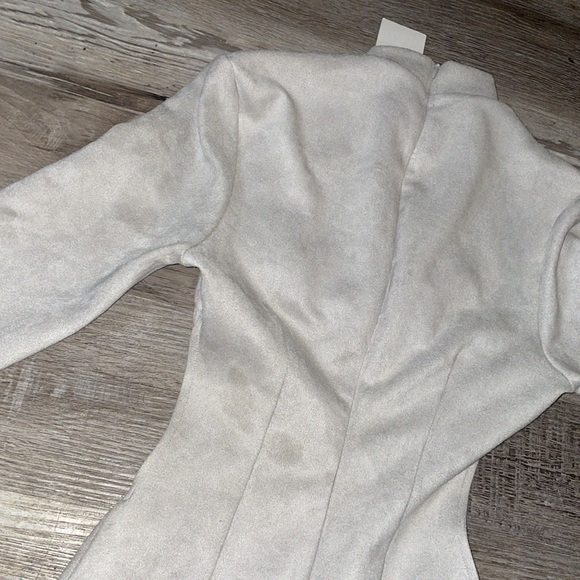 So real light grey suede jumpsuit cut out long sleeves size medium NWT - Picture 12 of 15
